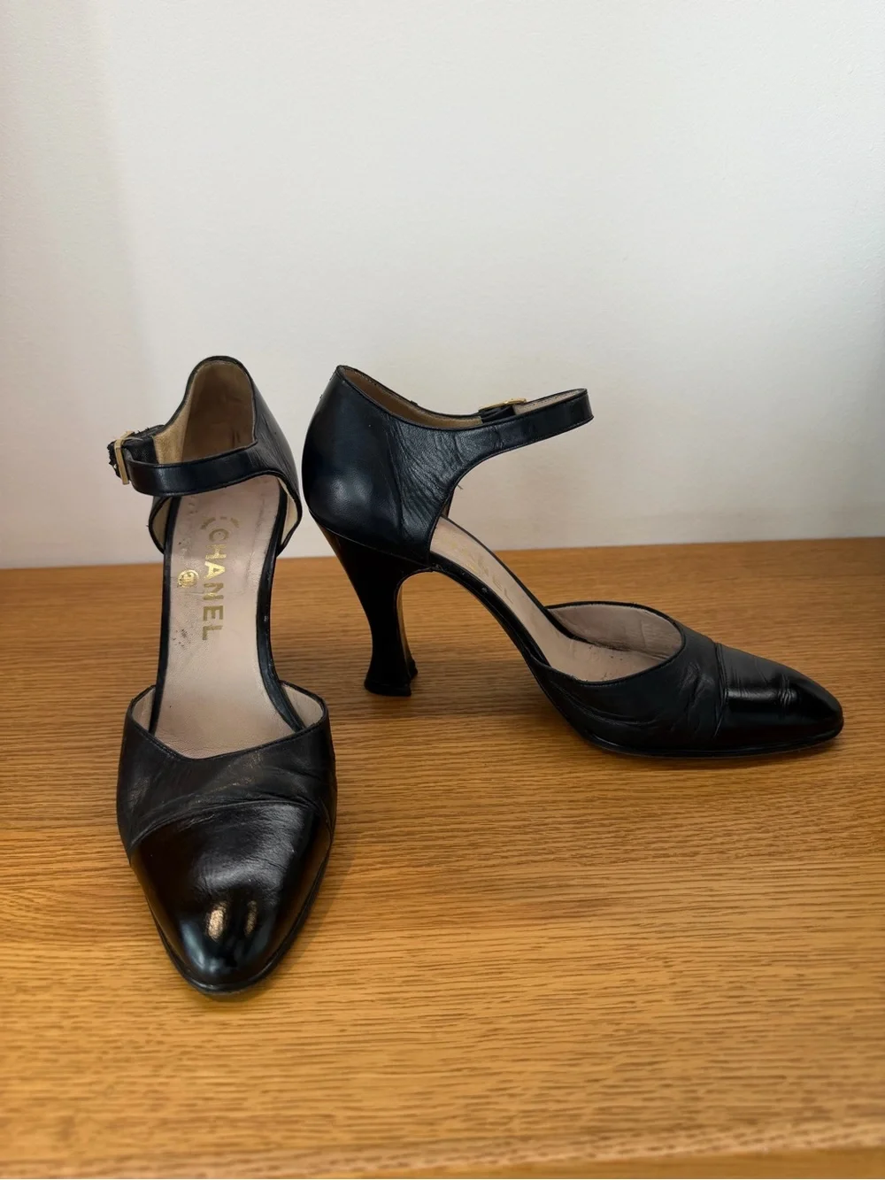 CHANEL sleek pointed